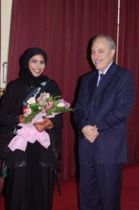 مناقشة أول دكتوراه في اللغة العربية بكلية الدراسات الاسلامية بالامارات لطالبة عمانية